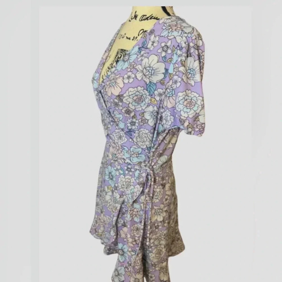 No Boundaries White and Purple Faux wrap Flutter Sleeve Knee-Length Sundress xxl - Picture 5 of 14